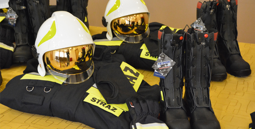 „Bezpieczny strażak 2016” – mundury przekazane