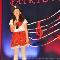 Patriotyczne śpiewanie w Ośrodku Kultury Gminy Tomice