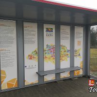 Edukacyjne przystanki autobusowe gotowe